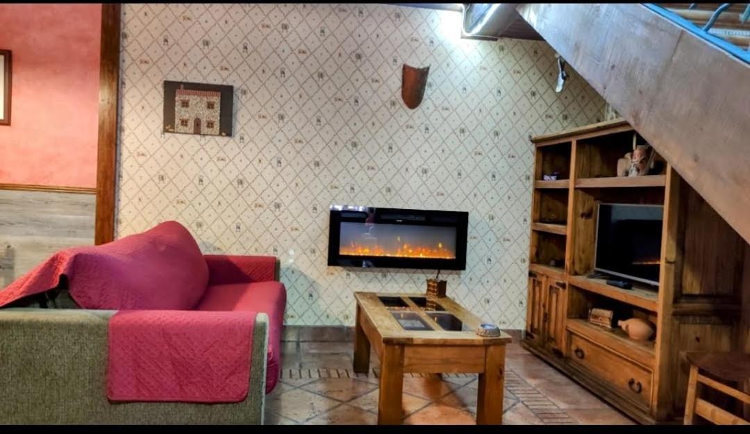 Ruralrut-El Tiemblo Wifi, Cabina De Hidromasaje, Aire Acondicionado Y A Pocos Metros De Zonas De Bano Naturales Ngoại thất bức ảnh